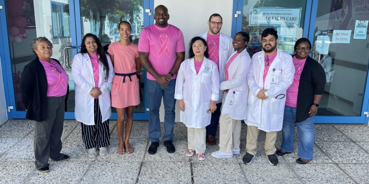 Cerca de 500 mujeres examinadas hasta la fecha en eventos gratuitos de detección de anomalías mamarias