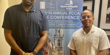 El lujoso yate de crucero SeaDream II a Homeport desde Port St. Maarten