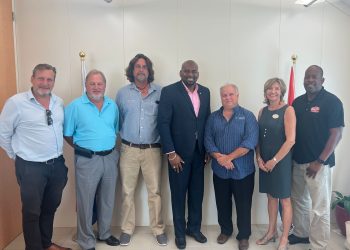 Ministro Ottley le dice a SHTA “Todos son bienvenidos”. “A partir del 1 de noviembre, no más EHAS”