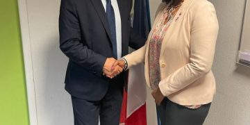 La Primera Ministra se reúne con el Ministro francés de ultramar Carenco