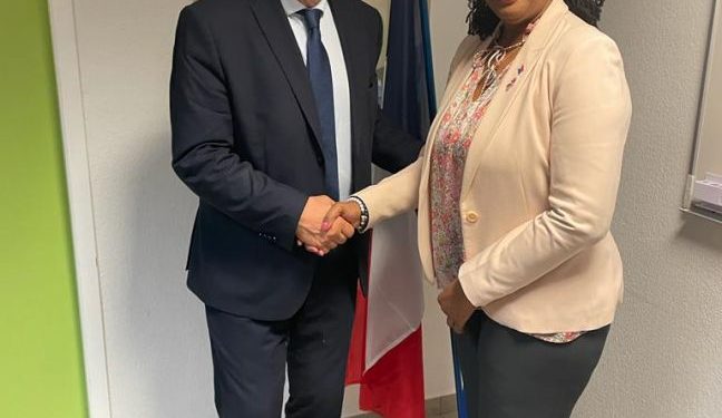 La Primera Ministra se reúne con el Ministro francés de ultramar Carenco