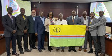 Los Ministros y la Fundación ONE SXM presentan la Bandera de la Unidad de San Martín al Parlamento