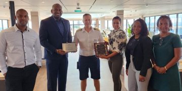 Ritz-Carlton Yacht Evrima hace escala inaugural en Port St. Maarten
