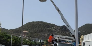 N.V. GEBE realiza reparaciones y mantenimiento de farolas