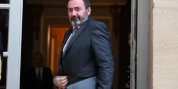 Covid, bronchiolitis, flu: Health minister warns France is facing ‘triple epidemic’