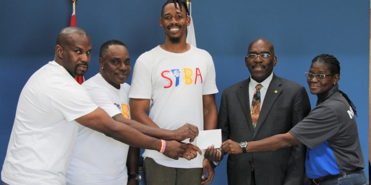 Las ganancias de los Brown Pelican Sport Awards 2022 se donaron a Soualiga Youth Basketball Association