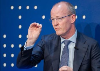 Dutch Central Bank leader calls on employers to raise wages by 5-7 percent