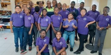 Jóvenes oficiales participan en “desafío Beat The Marines”