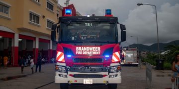 La Primera Ministra Jacobs brinda información actualizada sobre la situación de los bomberos