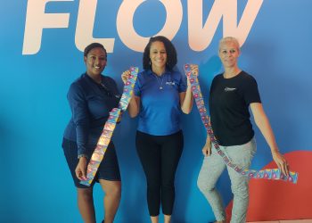 FLOW se asocia con Nature Foundation para patrocinar premios para la primera limpieza de playas de 2023