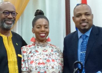 El reverendo Nolan Nanton recibe el premio Lilliane Stephen en la 36.ª conferencia anual de MLK, Jr en St. Martin