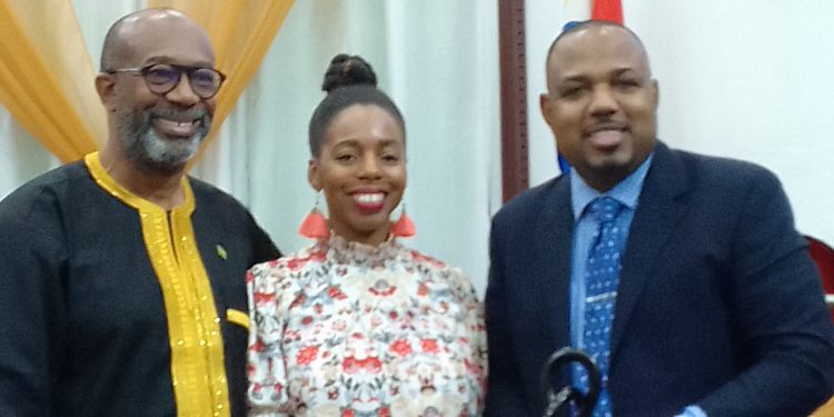 El reverendo Nolan Nanton recibe el premio Lilliane Stephen en la 36.ª conferencia anual de MLK, Jr en St. Martin