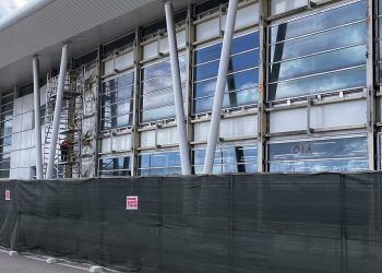 En marcha la renovación de los paneles de fachada exterior de la Terminal del Aeropuerto