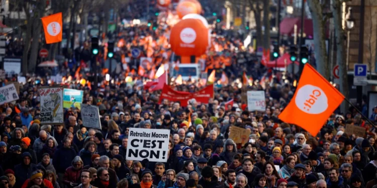 French unions remain defiant in face of proposed pension reform depsite dip in protester numbers