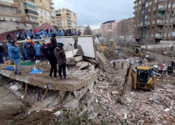 Rutte tells Erdogan the Dutch can offer more help; Dutch donate millions in relief aid