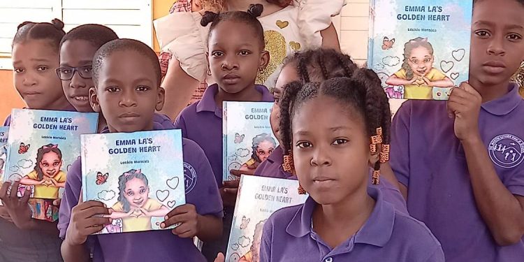 Beyond Kultura dona ‘Emma La’s Golden Heart a escuelas primarias’