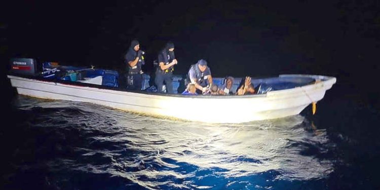 Aruba intercepta buque con Venezolanos