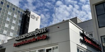 Covid-19 hospitalizations nearly triple in a month with over 900 patients in care