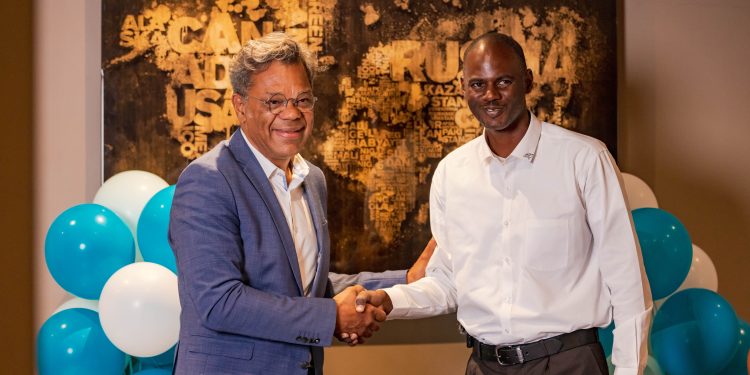 Richinel Brug se une oficialmente a la URSM.