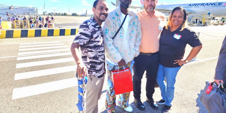 Ministro de Turismo se reunió con Black Coffee