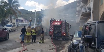 Incendio cerca del complejo comercial Yogesh