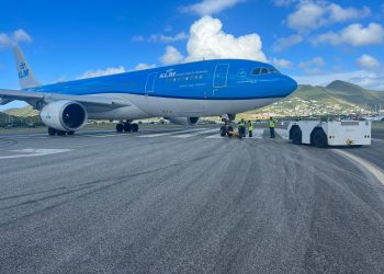 Un avión de KLM aterrizó con seguridad tras un mal funcionamiento del sistema de dirección de la rueda frontal