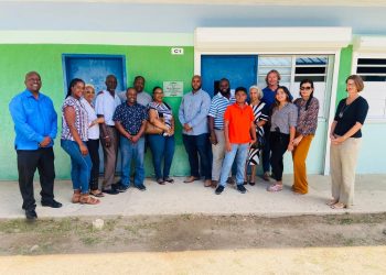 Inauguración de placa en memoria de Grace Maccow en Milton Peters College