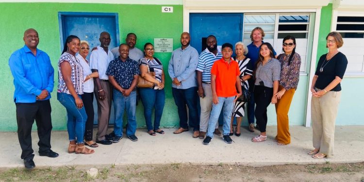 Inauguración de placa en memoria de Grace Maccow en Milton Peters College