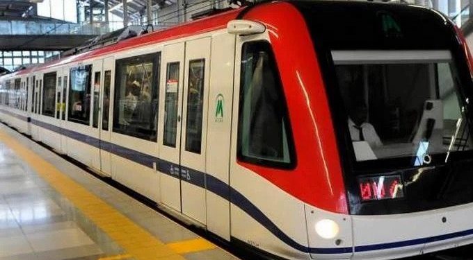 Santo Domingo Metro user throws himself onto the tracks at the María Montez station