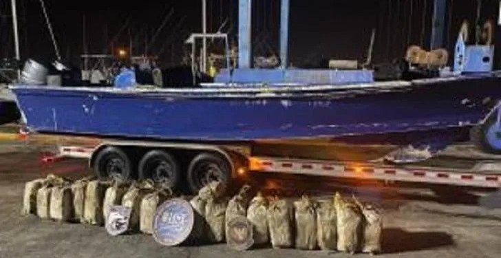 Two Dominicans and a Venezuelan in a boat with a thousand kilos of cocaine seized in Puerto Rico