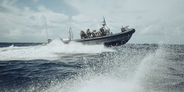 Zr.Ms. Holanda interceptó más de 2,2 toneladas de cocaína en cuatro días