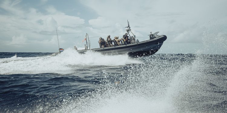 Zr.Ms. Holanda interceptó más de 2,2 toneladas de cocaína en cuatro días