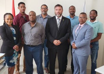 Visita de cortesía del equipo técnico del Regulador de Telecomunicaciones de Anguila al Ministro de Telecomunicaciones de Sint Maarten