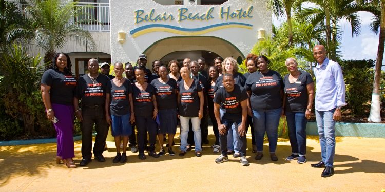 Belair Beach Hotel lidera el camino & Inspira al personal a través de Roy Cotton, Jr.