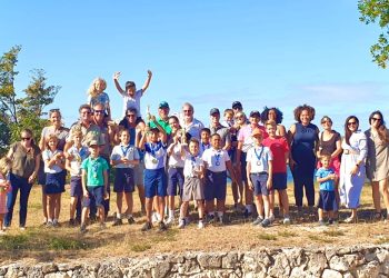 Jugadores inaugurales de SMGA Junior Golf en el Golf Drive, Chip and Putt Competencia