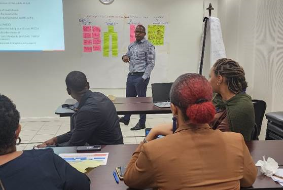 Definición del plan estratégico a largo plazo para las reformas de salud pública.