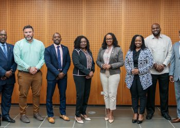 Representantes de la Misión de Gestión del Programa del Fondo Fiduciario a Sint Maarten se Reúnen con COM