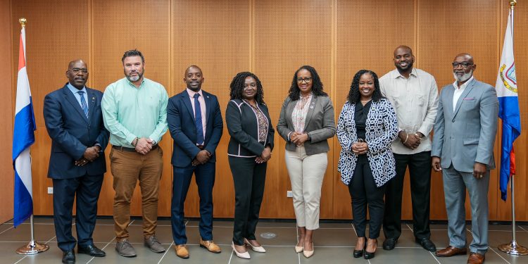 Representantes de la Misión de Gestión del Programa del Fondo Fiduciario a Sint Maarten se Reúnen con COM