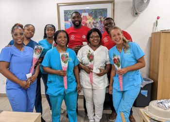 La Fundación Le Sommet, en colaboración con la Asociación Haitiana de Sint Maarten (HASMA), completó con éxito su tercer sorteo anual del Día de la Madre de 1000 rosas el domingo 14 de mayo