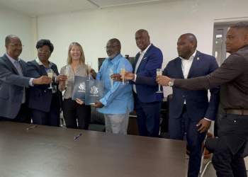 El Consulado de EE. UU., el Ministerio de Educación y Stichting Studiefinanciering Curaçao (SSC) firman un acuerdo para abrir el primer centro de asesoramiento de EducationUSA en Curazao