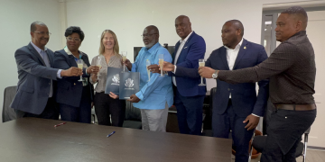 El Consulado de EE. UU., el Ministerio de Educación y Stichting Studiefinanciering Curaçao (SSC) firman un acuerdo para abrir el primer centro de asesoramiento de EducationUSA en Curazao