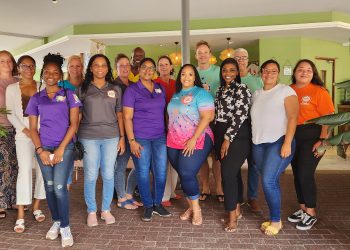Coordinadores de SXM DOET asisten a Reunión de Evaluación Regional en Curaçao