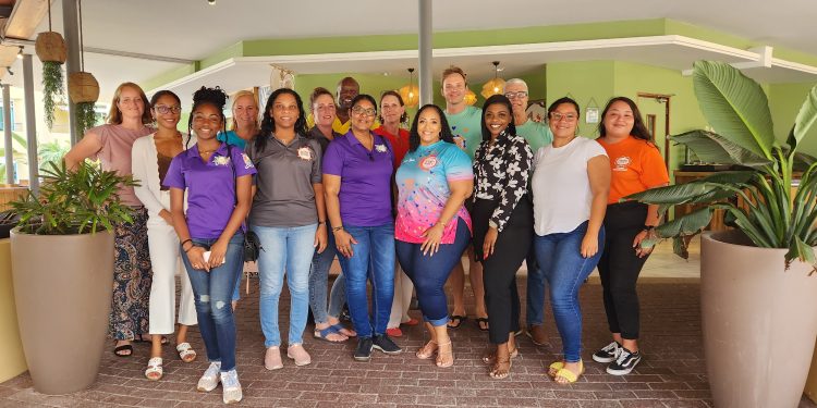 Coordinadores de SXM DOET asisten a Reunión de Evaluación Regional en Curaçao