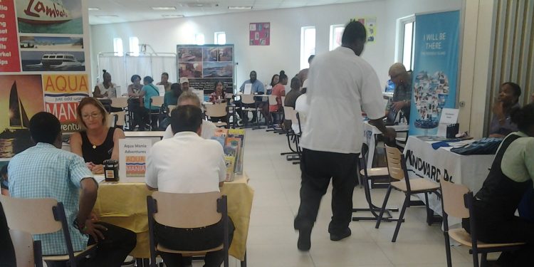 Feria de empleo de SHTA incluida en el evento de enlace de innovaciones, iniciativas e industrias de St Maarten (SMILE)