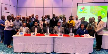 Ministro Lambriex firma un memorando de entendimiento para la agricultura y acuerdos de trabajo compartido en Aruba