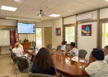 El equipo pediátrico de SMMC presenta una investigación durante la Semana de Investigación del Caribe Holandés 2023