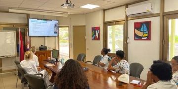 El equipo pediátrico de SMMC presenta una investigación durante la Semana de Investigación del Caribe Holandés 2023