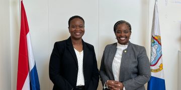 La Ministra Richardson y la abogada de Anguila Fleming Lake discuten los esfuerzos contra la falsificación y la protección de la propiedad intelectual