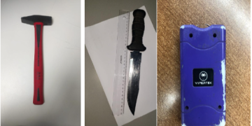 Armas encontradas y confiscadas en la escuela