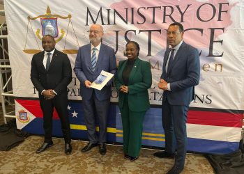 Ministros presentaron un anteproyecto de Código de Conducta para OM